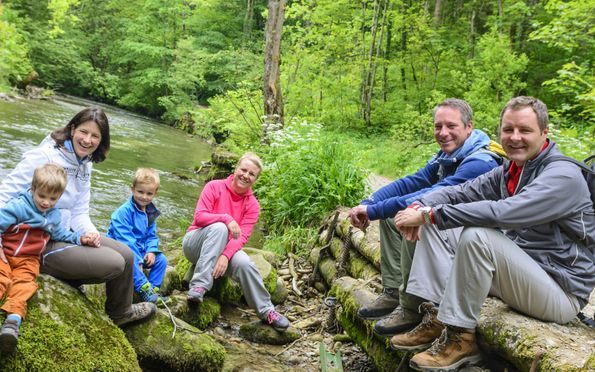 Familie beim Wanderausflug